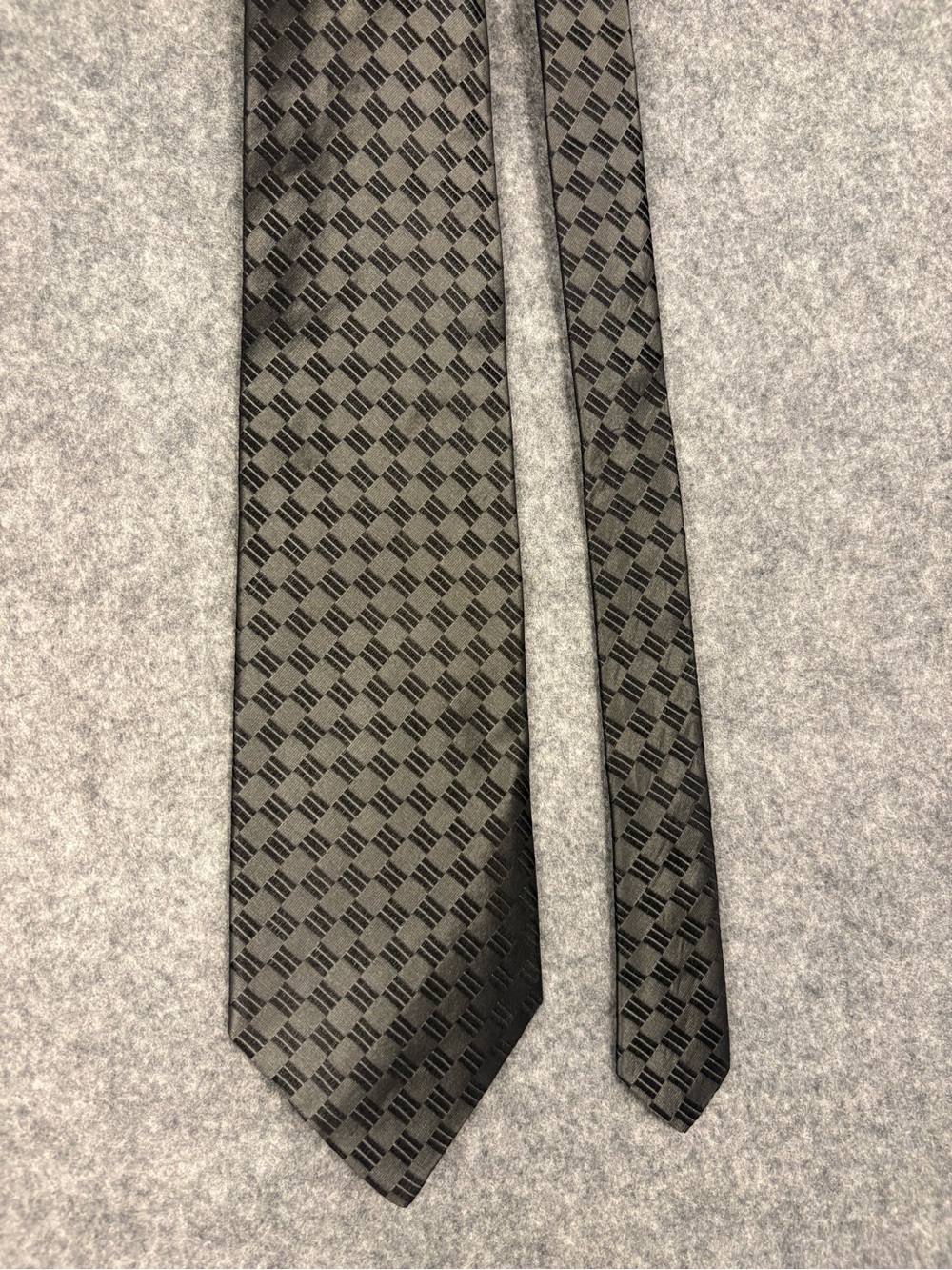 Daniel Craig Italian Silk Charcoal Geometric Necktie 100% Silk